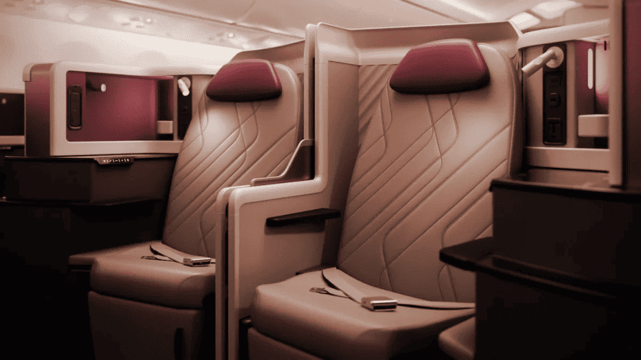 The Best Business Class Seats for Long-Haul Flights: Qsuite, Reverse Herringbone, Staggered & Suites
