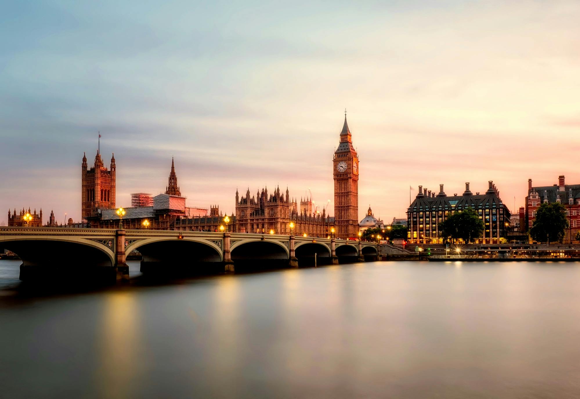 Smart Luxury: How to Score Business Class Flights from New York to London for Less
